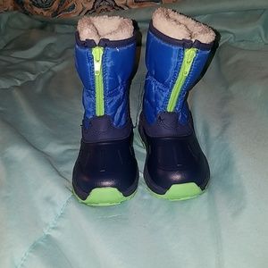 Carters size 7 snow boots